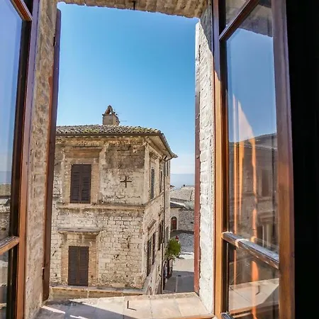 Ogni Finestra E Un Quadro - Ad Assisi
